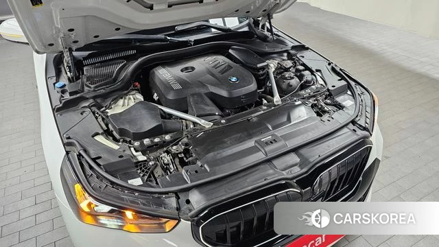 BMW 5 Series (G60) id 3841602 из Кореи 16