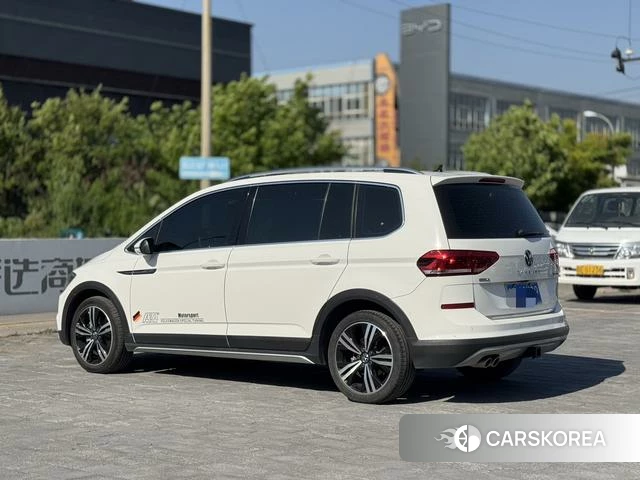 Volkswagen Touran L id 4272818 из Китая 19