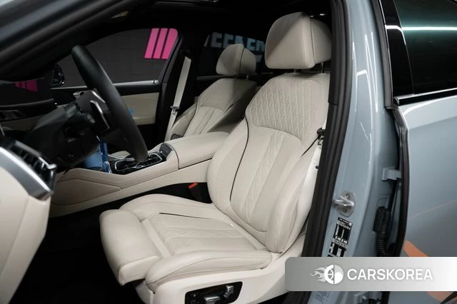 BMW X6 (G06) 2025 Светло-серебряный цвет из Кореи, фото 6