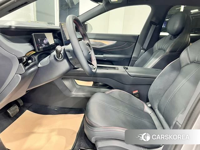 Lynk 07 EM-P 2025 Серебристо-серый из Китая, фото 6