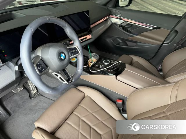 BMW 5 Series (G60) 2025 Черный из Кореи, фото 6