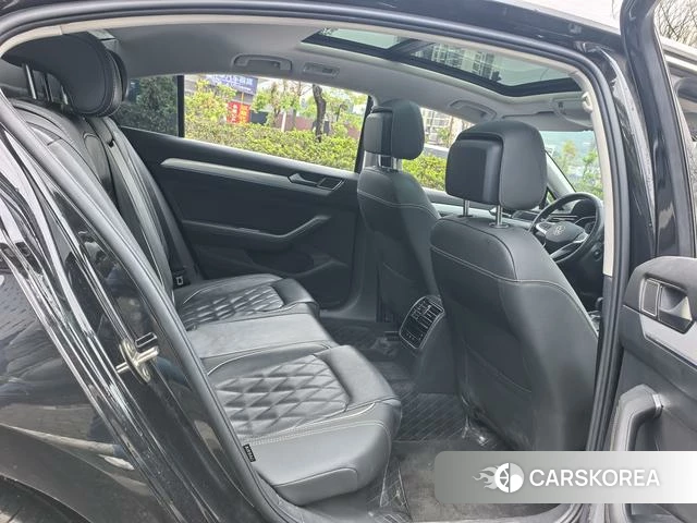 Volkswagen Magotan PHEV 2023 Черный из Китая, фото 6