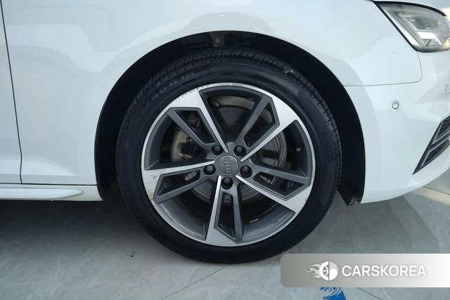 Audi A4L id 4254465 из Китая 13