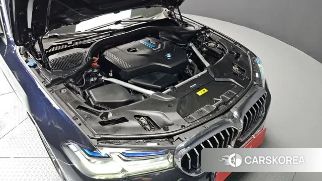 BMW 5 Series (G30) id 2989797 из Кореи 16