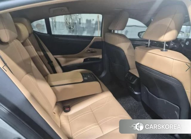 Lexus ES300h 7th generation 2023 Серебристо-серый из Кореи, фото 6
