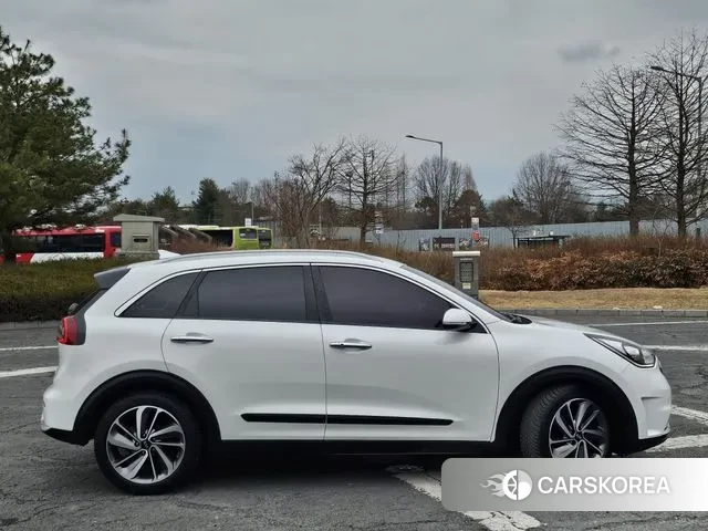 Kia Niro id 3728555 из Кореи 16