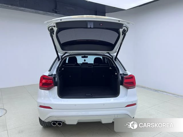 Audi Q2L id 3869616 из Китая 16