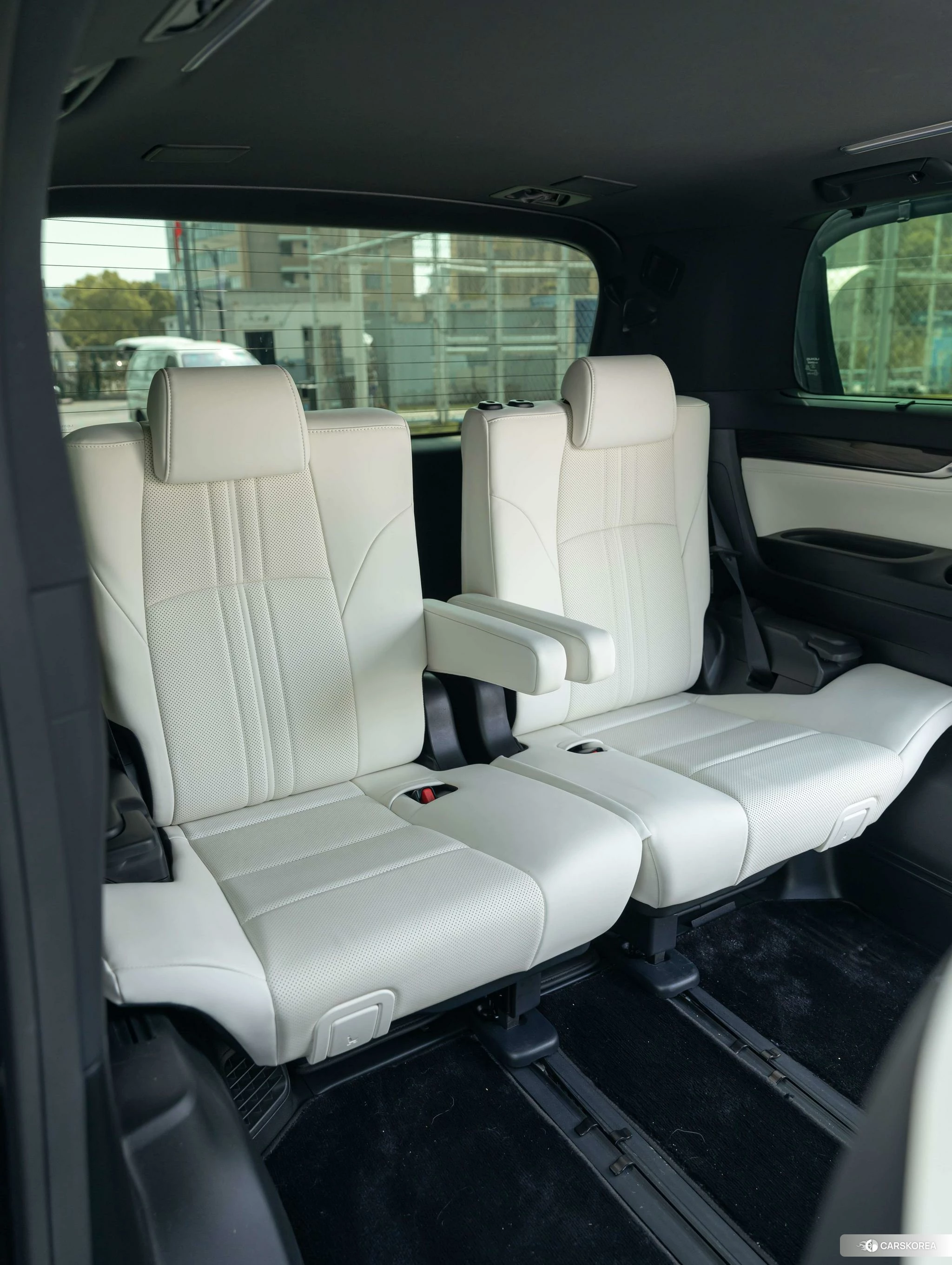 Lexus LM id 4421207 из Китая 24