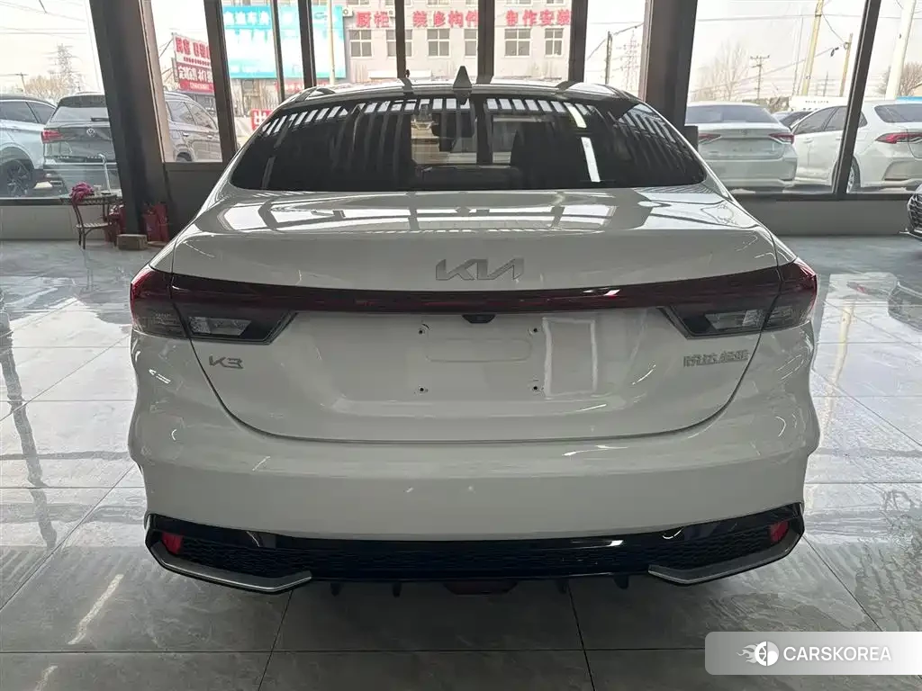 Kia K3 2023 Белый из Китая, фото 6