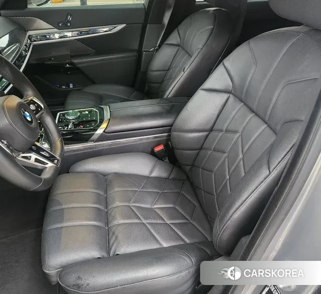 BMW 7 Series (G70) 2023 Песочный из Кореи, фото 6