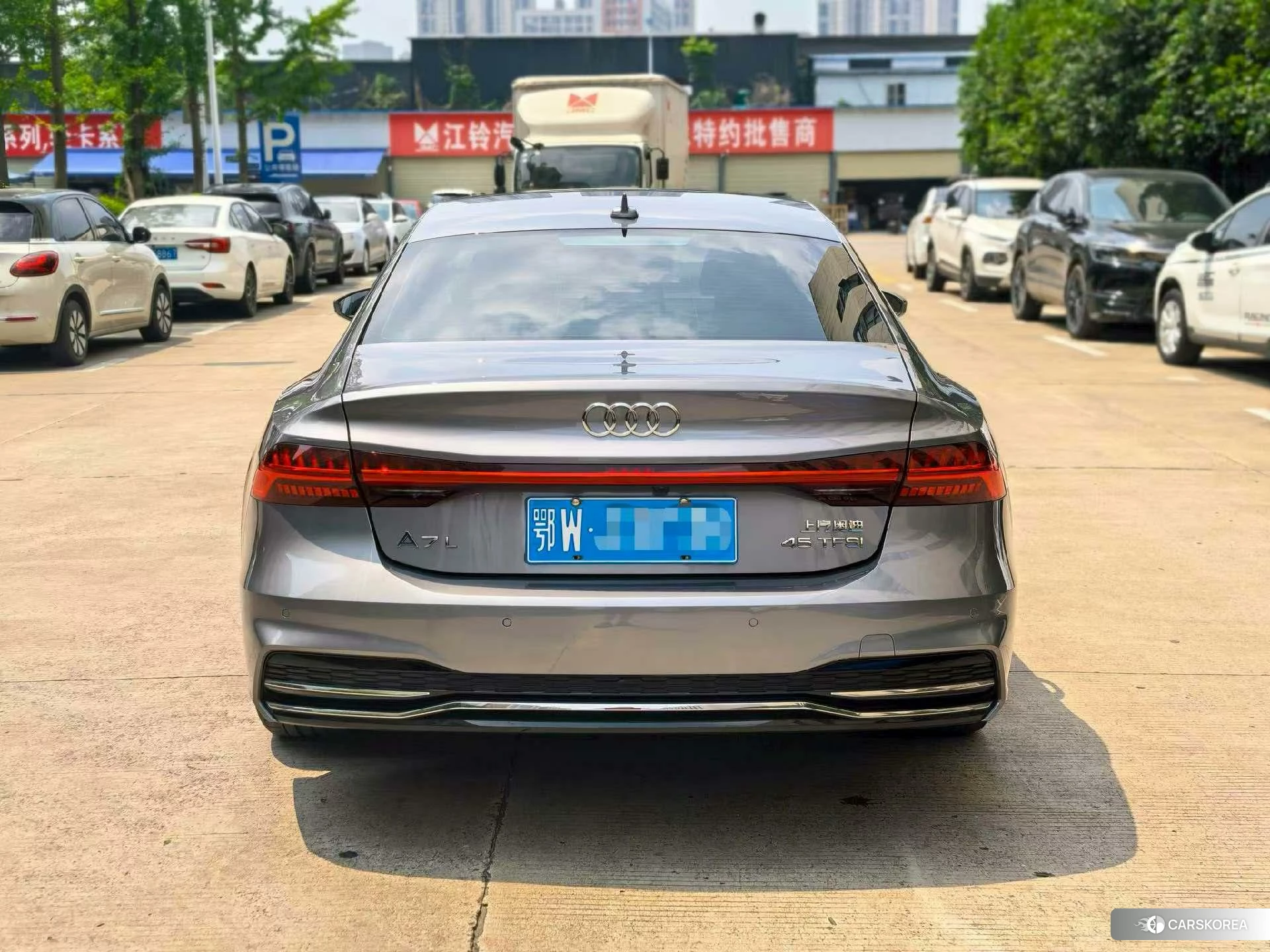 Audi A7L 2022 Серебристо-серый из Китая, фото 6