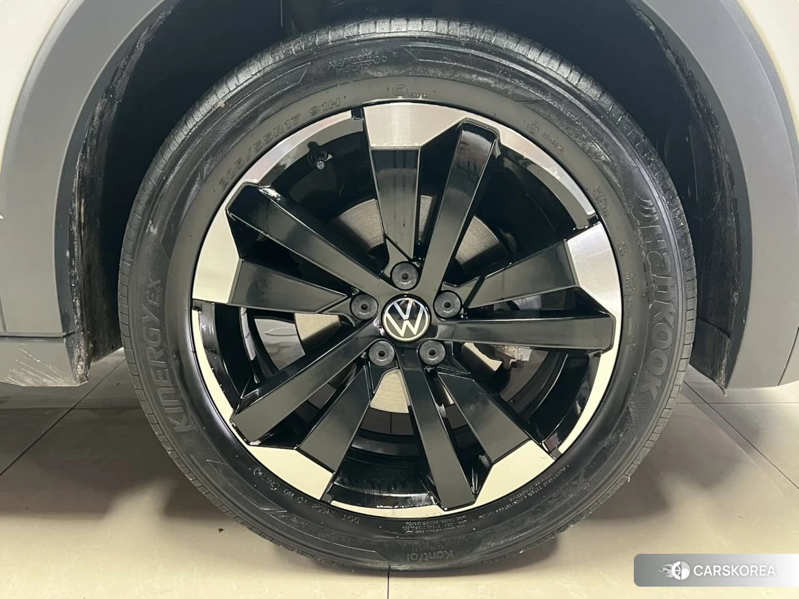 Volkswagen Exploring the shadow id 4513562 из Китая 12