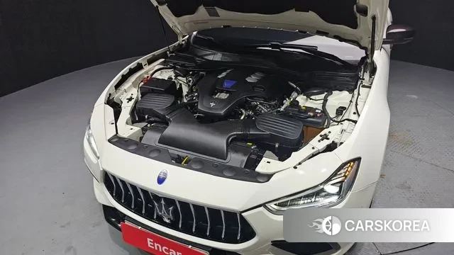 Maserati Ghibli id 3708936 из Кореи 16