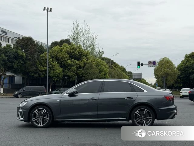 Audi A4L 2021 Темно-серый из Китая, фото 6