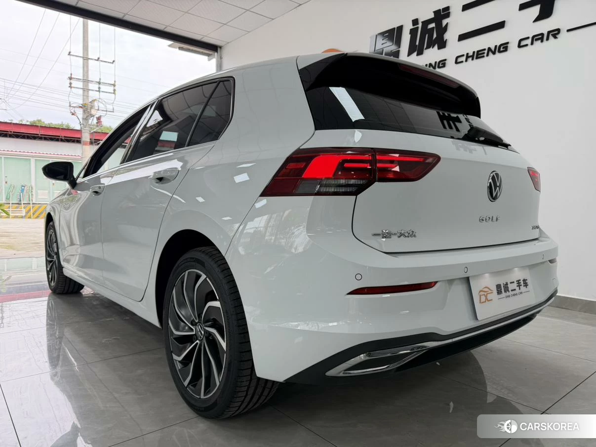 Volkswagen Golf 2024 Белый из Китая, фото 6