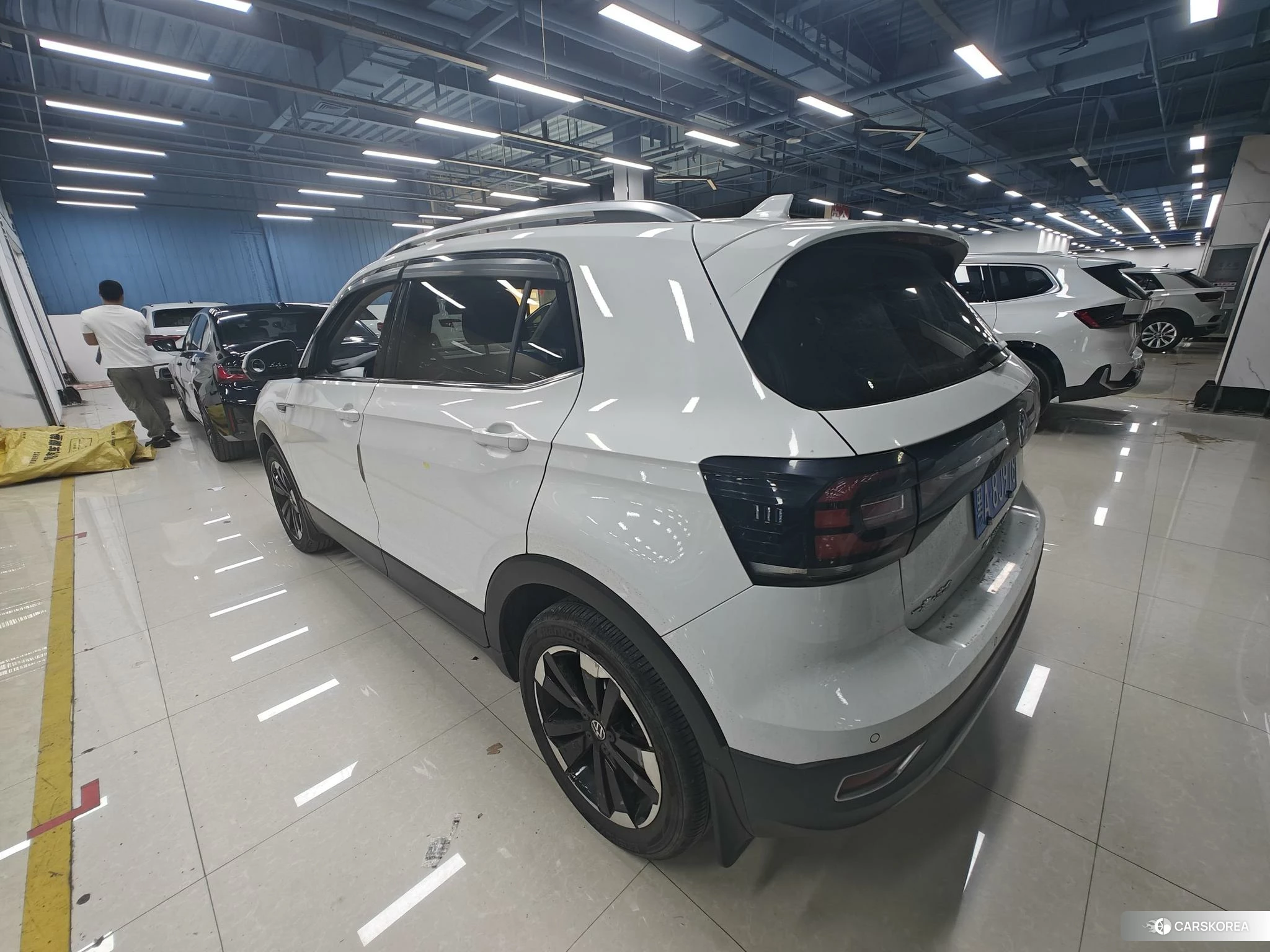 Volkswagen Exploring the shadow id 4493054 из Китая 10