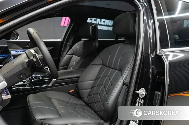 BMW 7 Series (G70) 2025 Черный из Кореи, фото 6