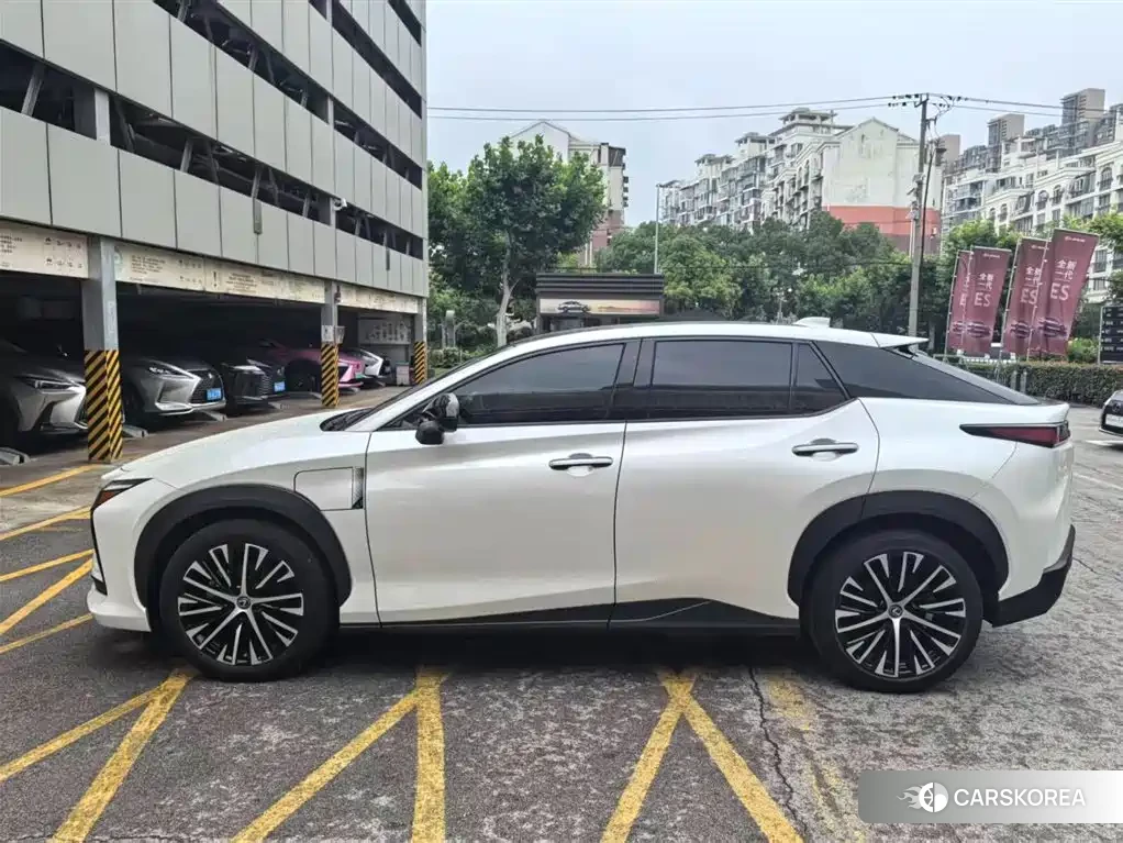 Lexus RZ 2023 Белый из Китая, фото 6