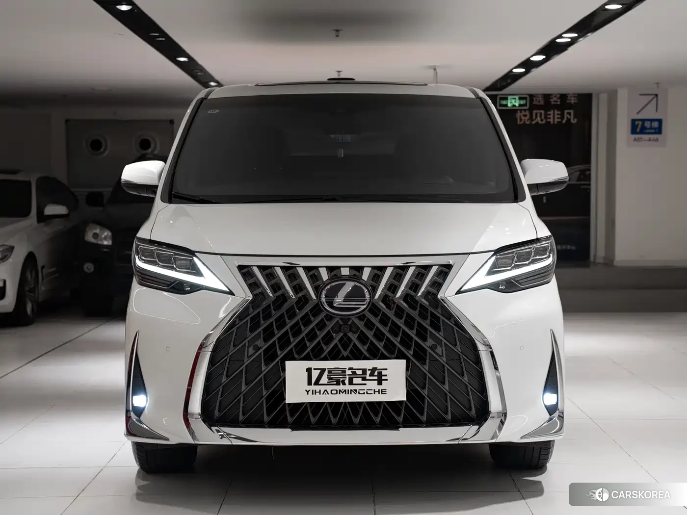 Lexus LM id 4559802 из Китая 33