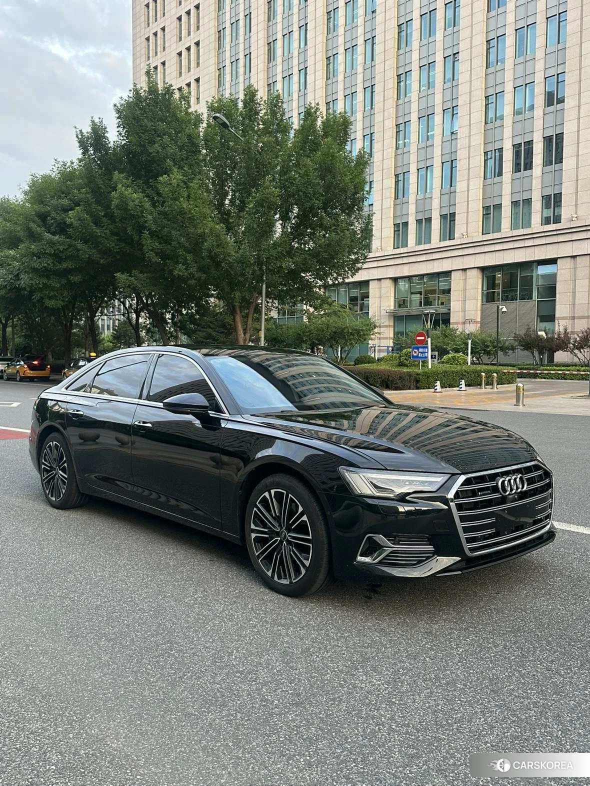 Audi A6L id 4420036 из Китая 11