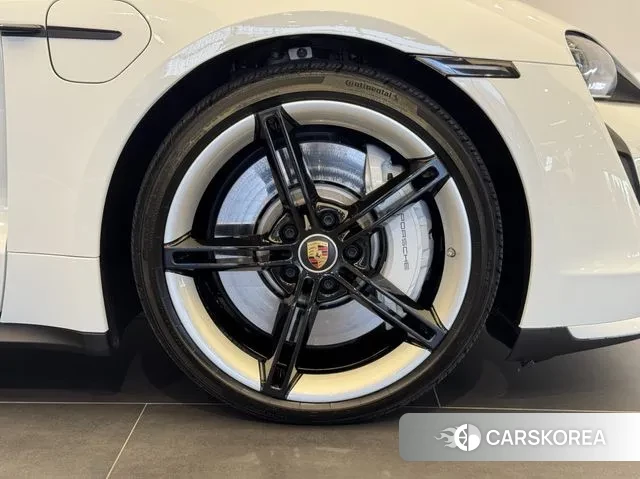 Porsche Taycan id 3689602 из Кореи 16