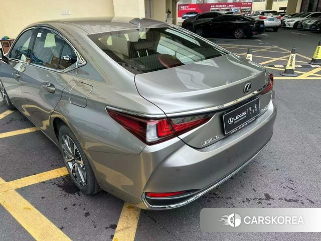 Lexus ES id 4393355 из Китая 22