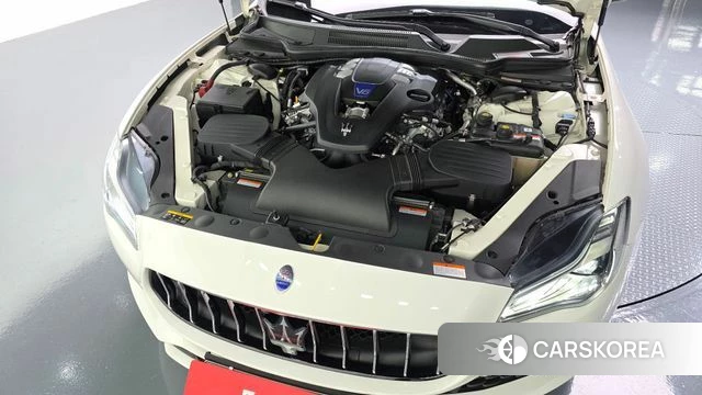 Maserati Quattroporte id 4520676 из Кореи 30