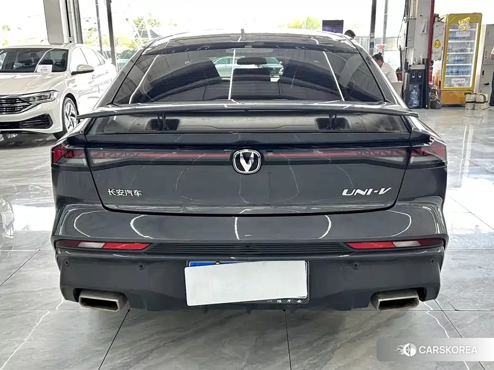 Chang'an UNI-V 2024 Silver/gray из Китая, фото 6