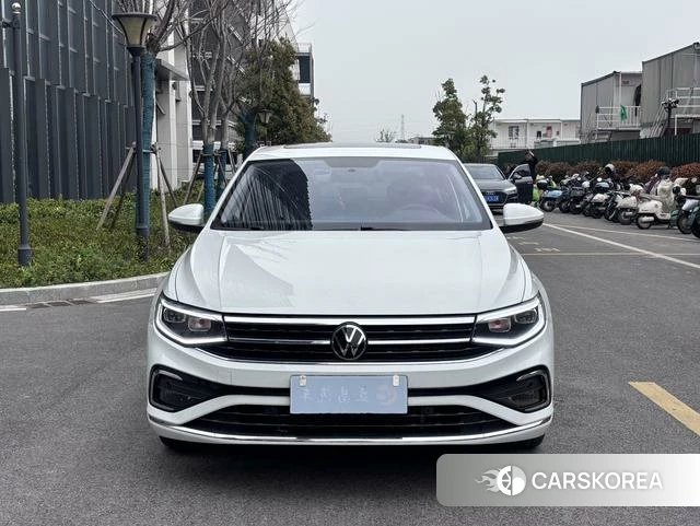 Volkswagen Bora 2024 Белый из Китая, фото 6
