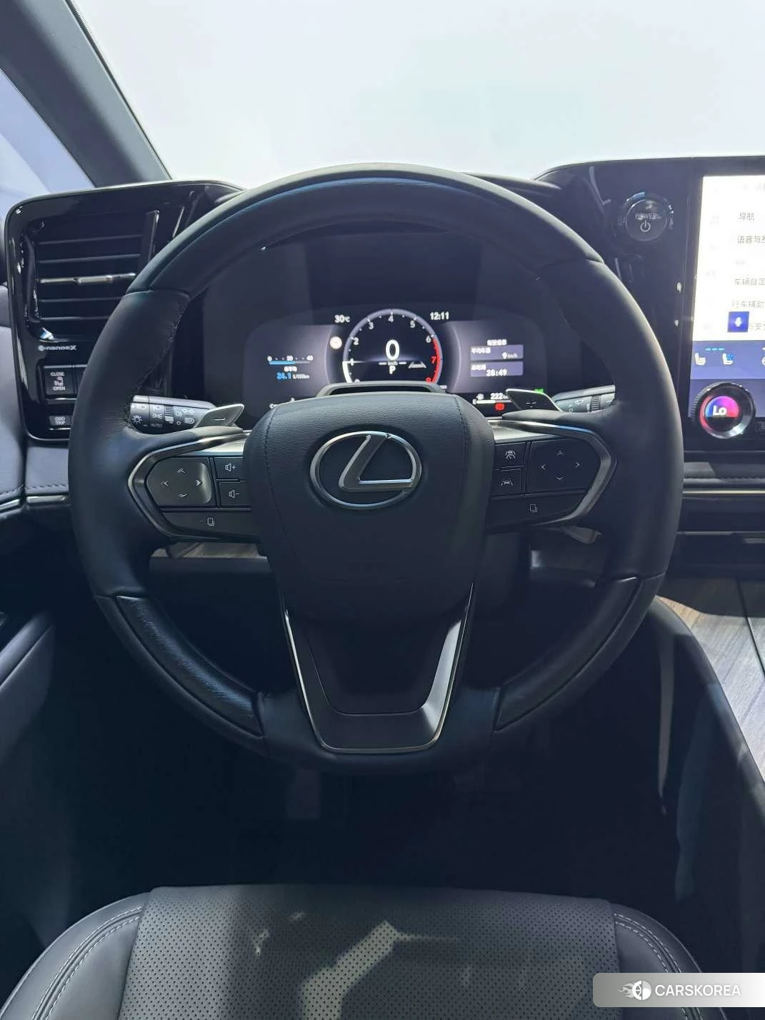 Lexus LM id 4452582 из Китая 9