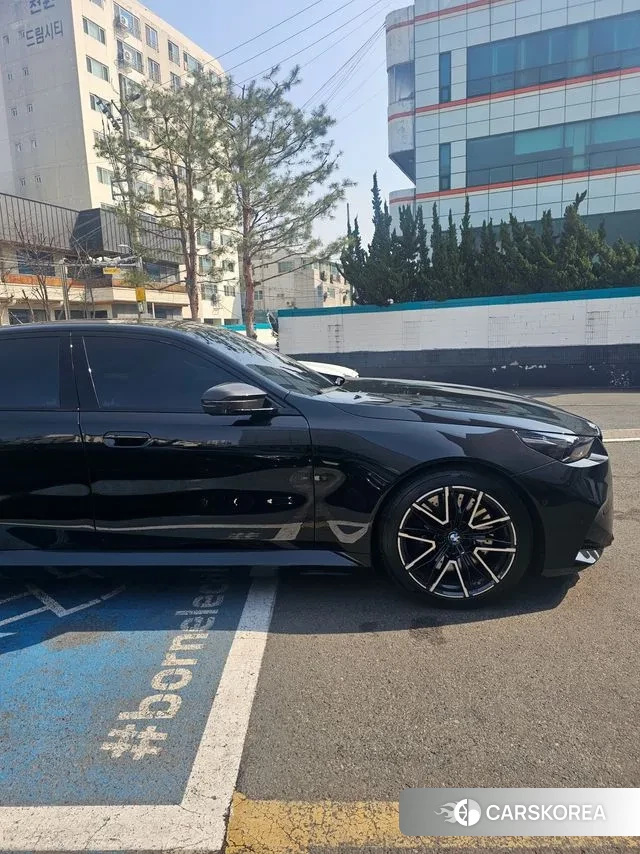 BMW M5 (G90) 2025 Черный из Кореи, фото 6