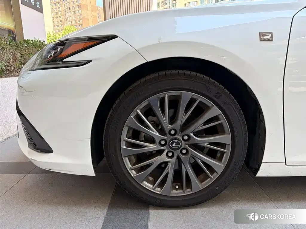 Lexus ES id 4680787 из Китая 11