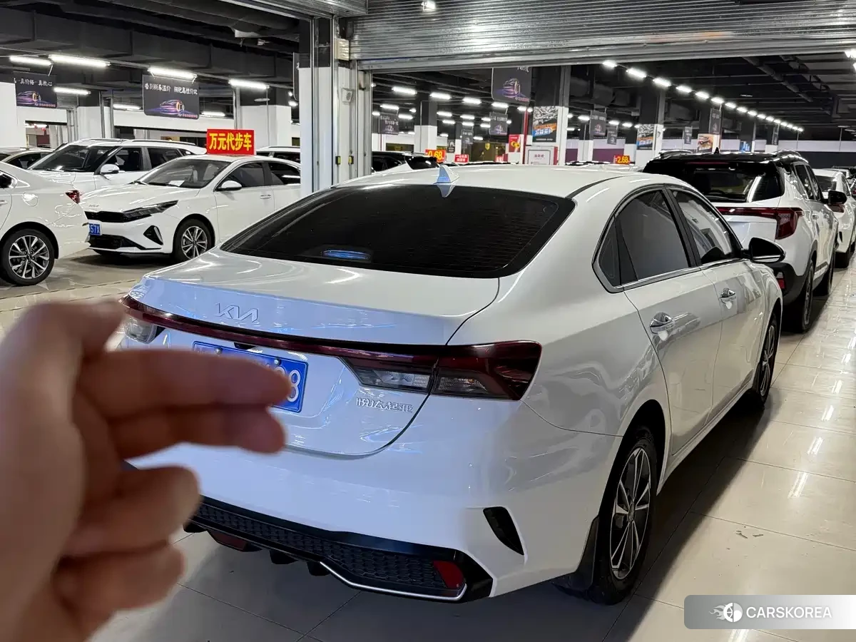 Kia K3 2023 Белый из Китая, фото 6
