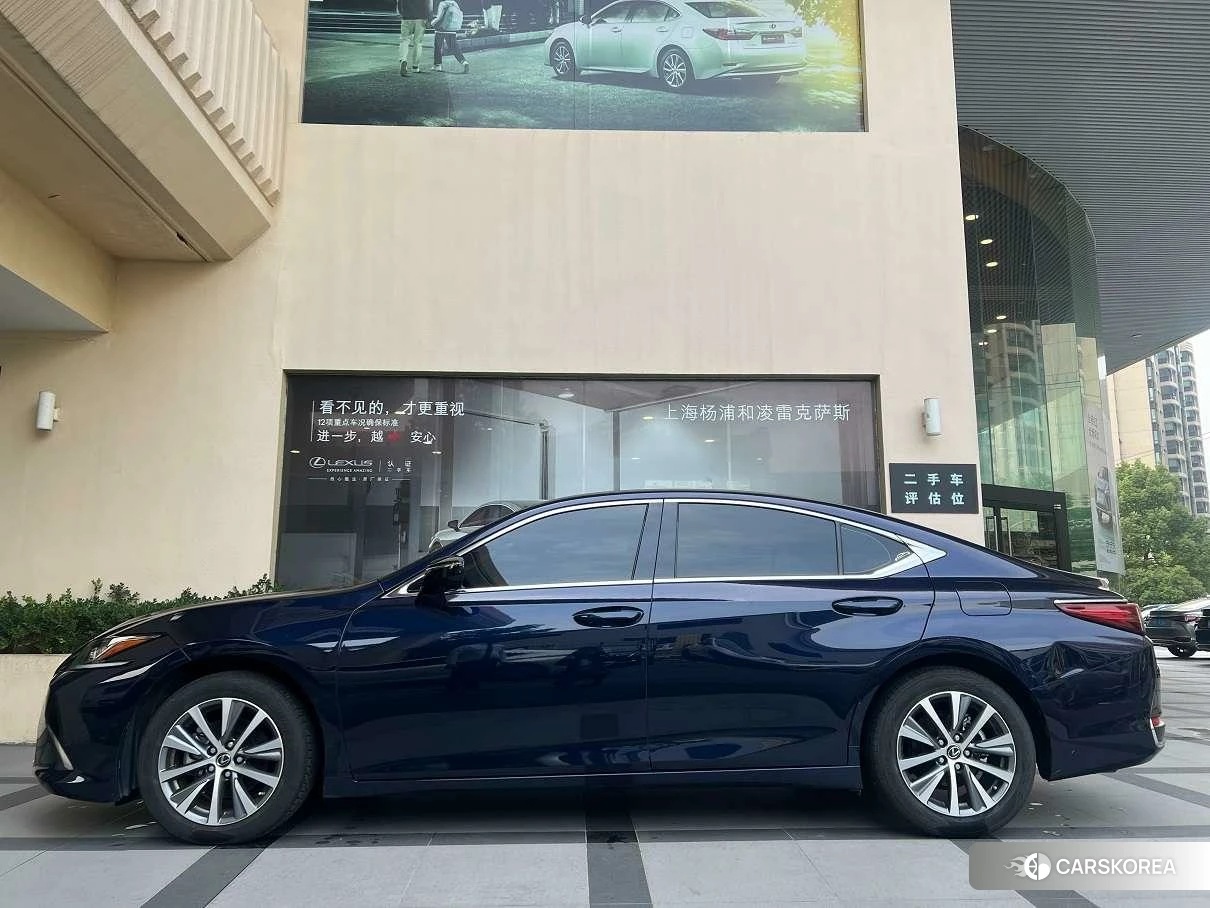 Lexus ES id 4440517 из Китая 11