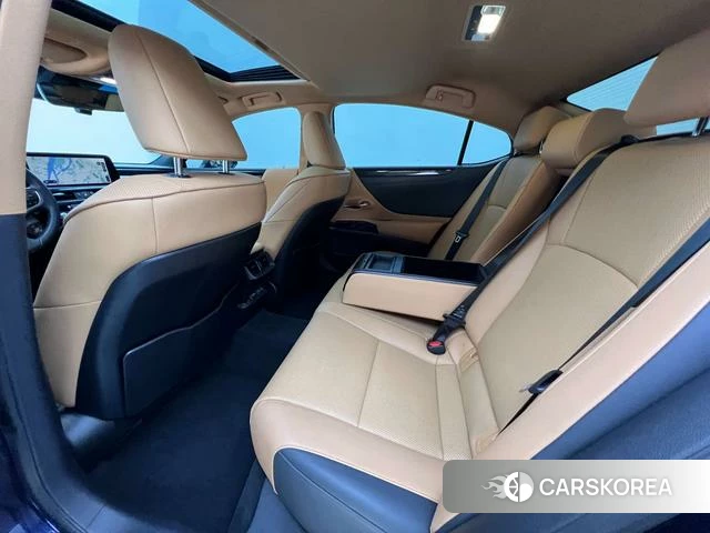 Lexus ES id 4353643 из Китая 27