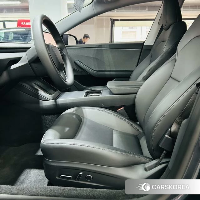 Tesla Model 3 2025 Темно-серый из Китая, фото 6