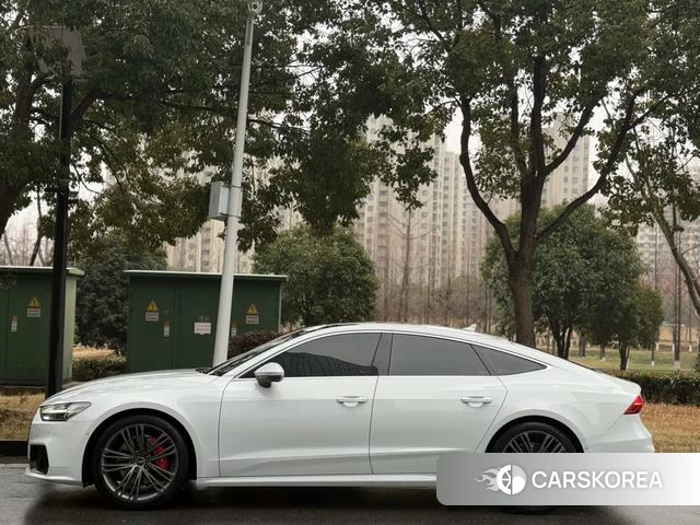 Audi A7 2023 Белый из Китая, фото 6