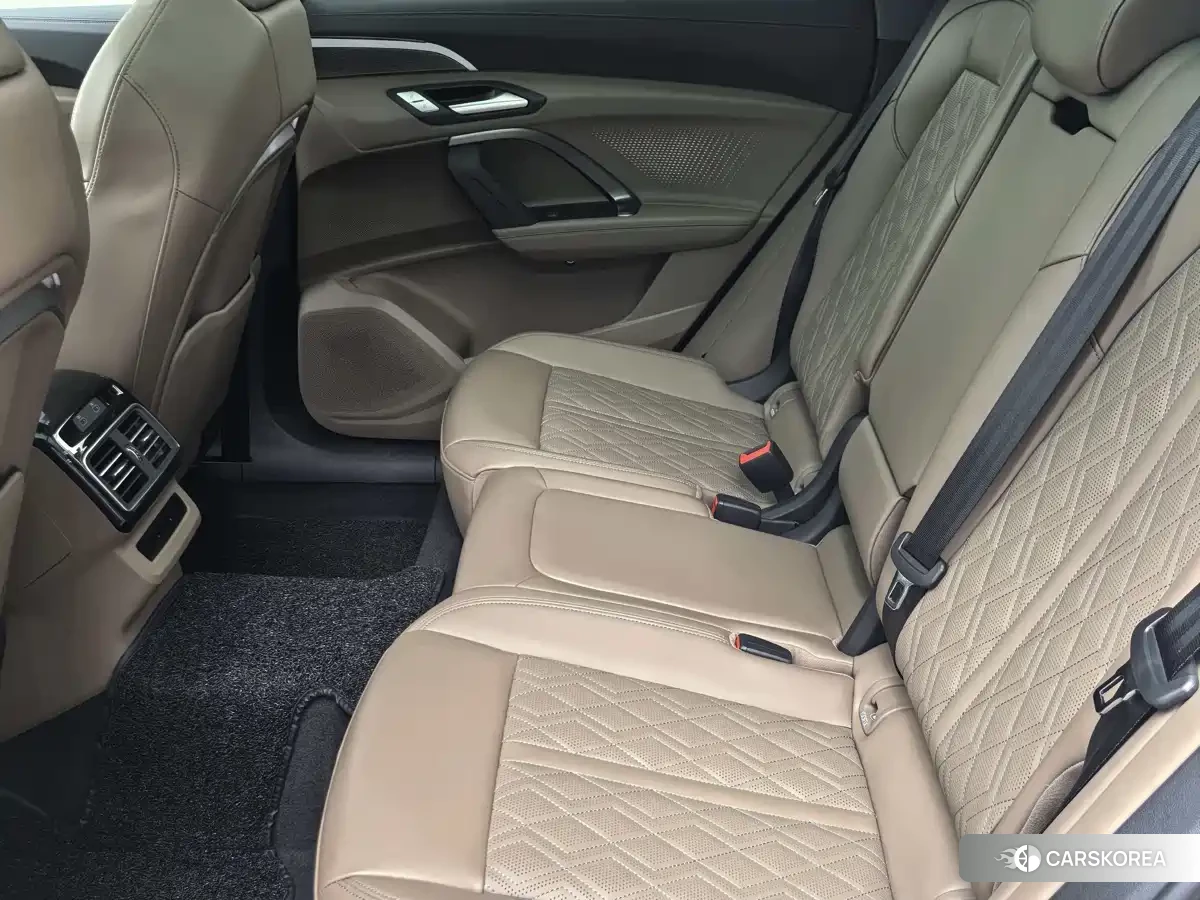 Audi Q5L 2026 Белый из Китая, фото 6