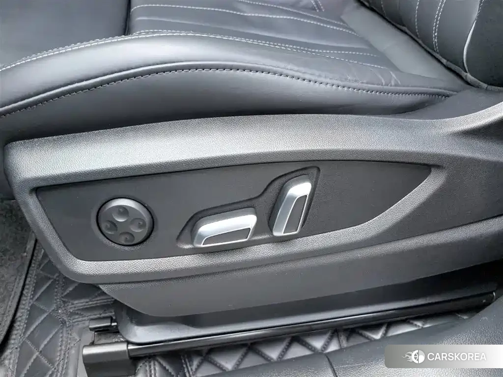 Audi Q5L id 4589106 из Китая 16