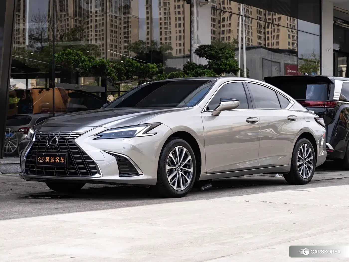 Lexus ES id 4606906 из Китая 17