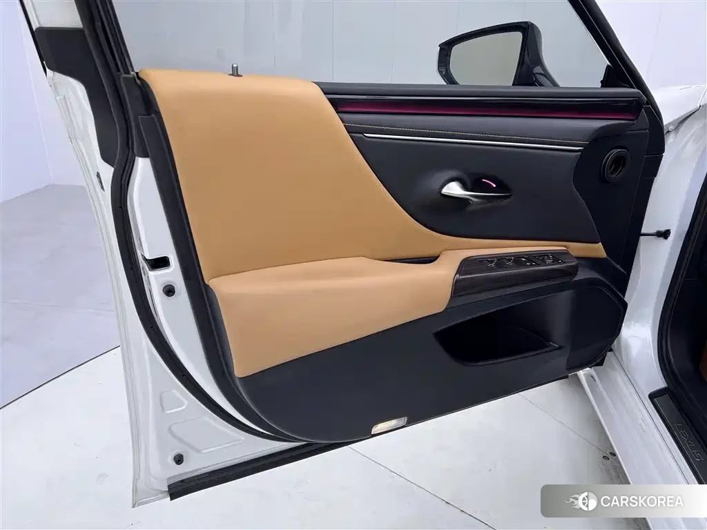 Lexus ES id 4576385 из Китая 21