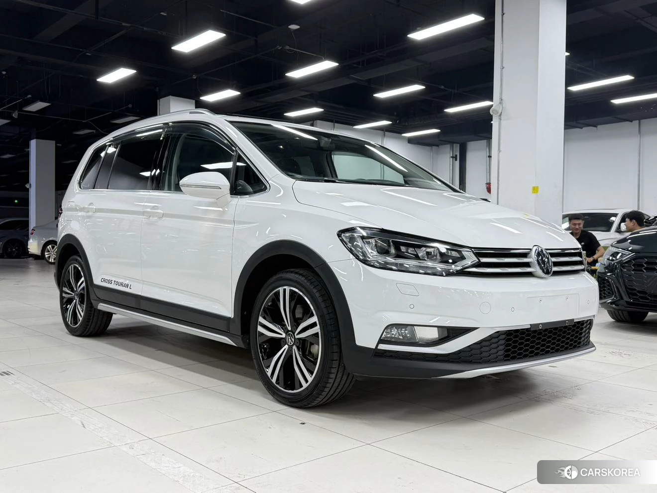 Volkswagen Touran L id 4420988 из Китая 18