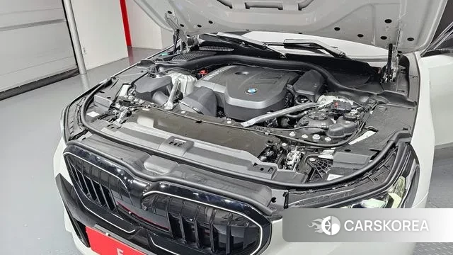 BMW 5 Series (G60) id 3393610 из Кореи 16