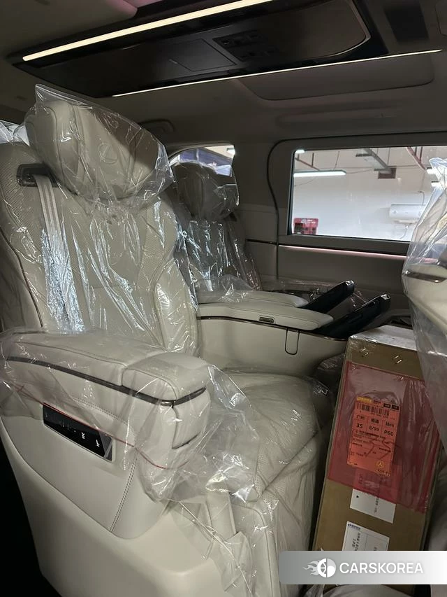 Lexus LM id 4259910 из Китая 13