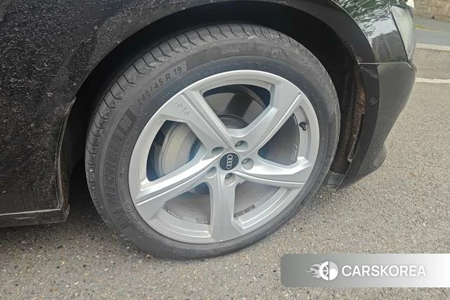 Audi A6L id 4307334 из Китая 13