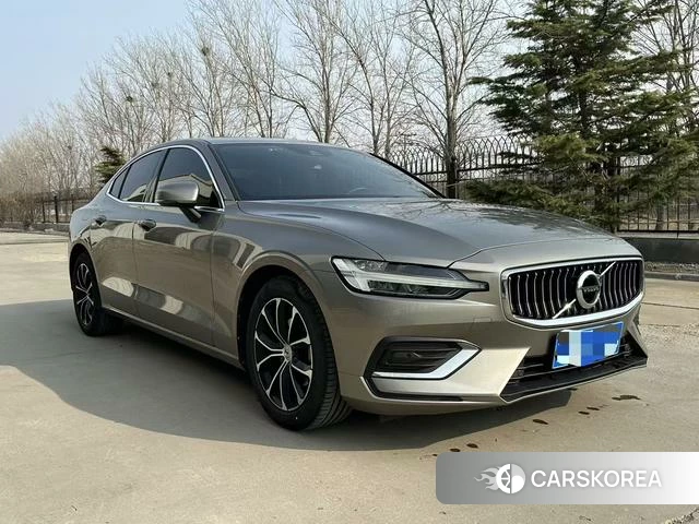 Volvo S60 2021 Серебристо-серый из Китая, фото 6