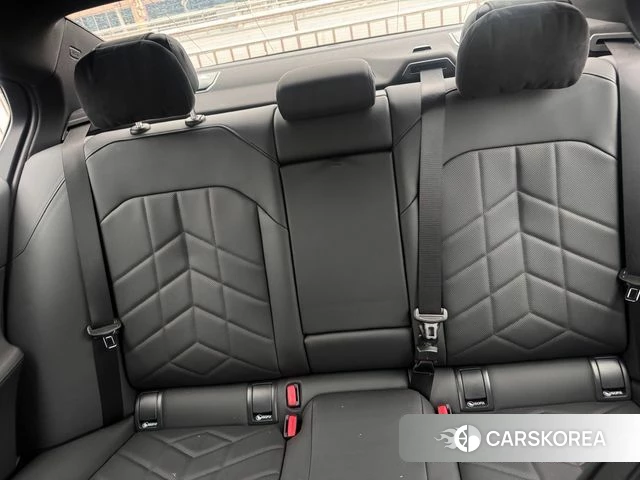 BMW 5 Series (G60) 2026 Серебристо-серый из Кореи, фото 6