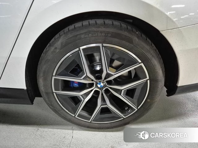 BMW 5 Series (G60) id 3863807 из Кореи 16
