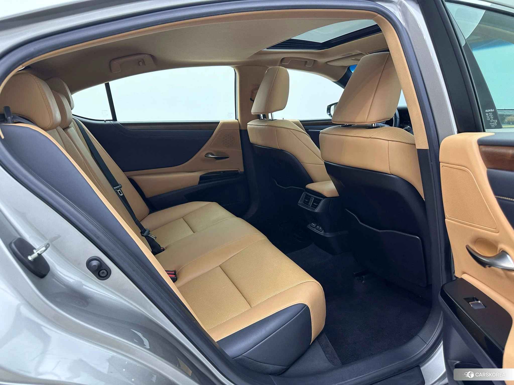 Lexus ES id 4492934 из Китая 28