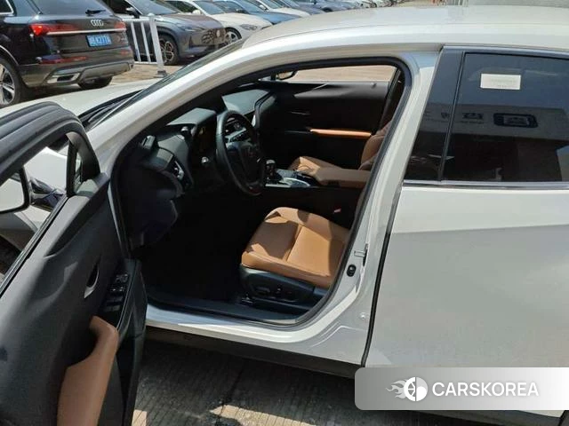 Lexus UX id 4273984 из Китая 9